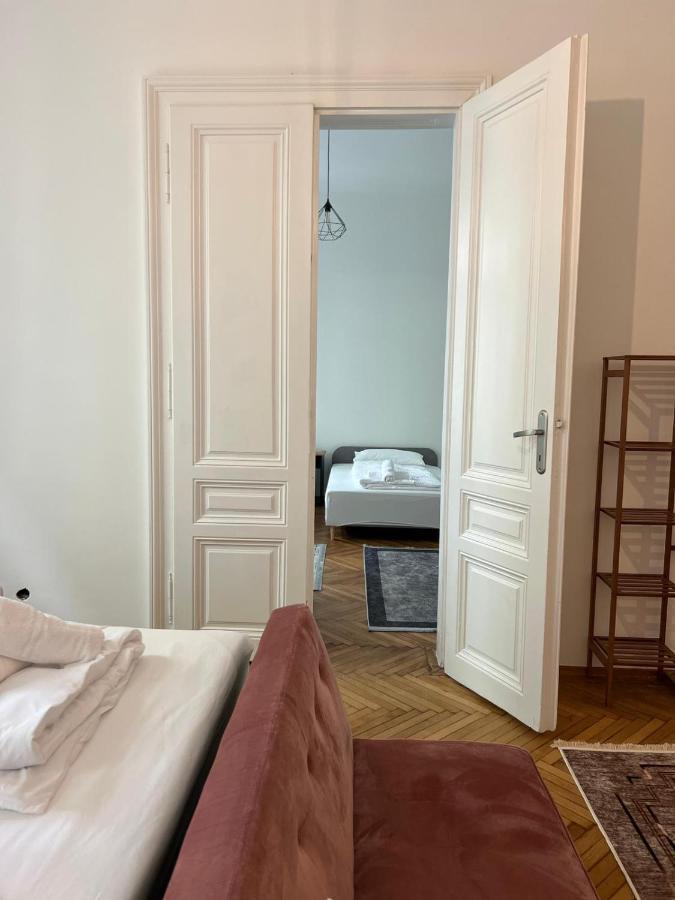 Centrally-Located Authentic Apartment Wien Exterior foto