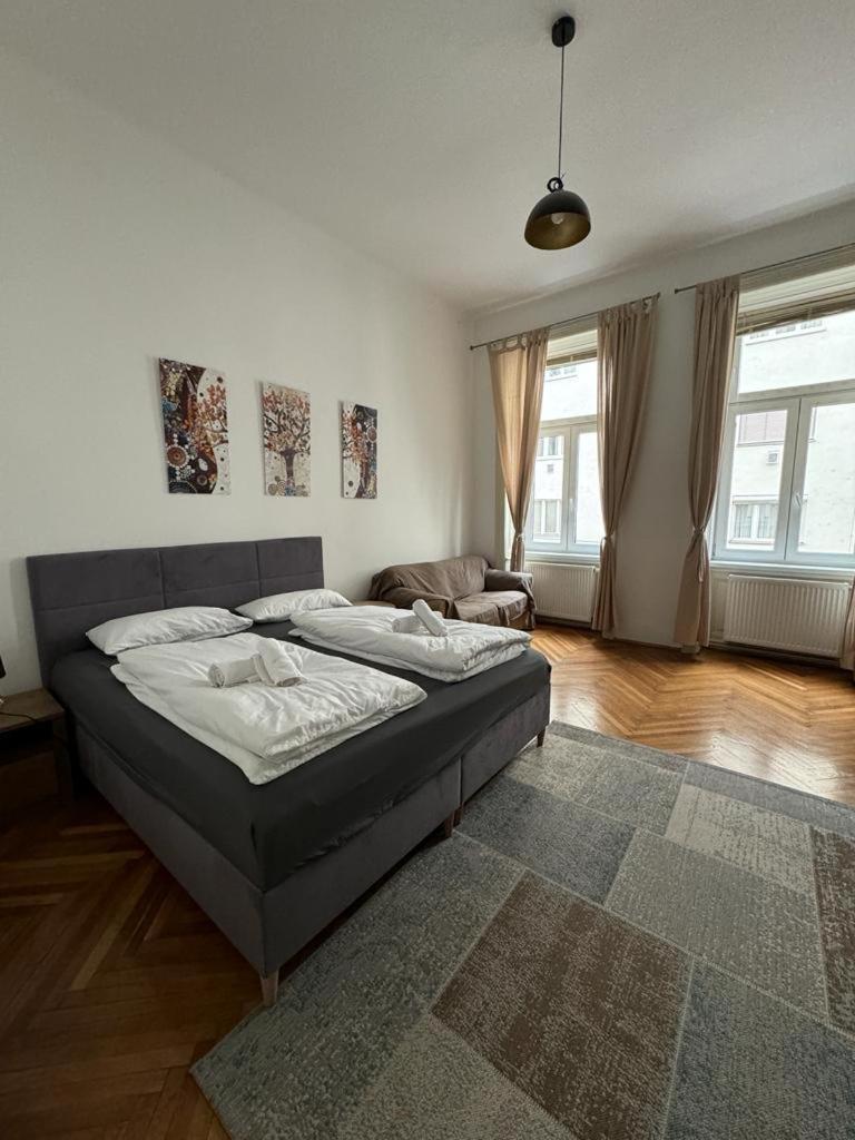 Centrally-Located Authentic Apartment Wien Exterior foto